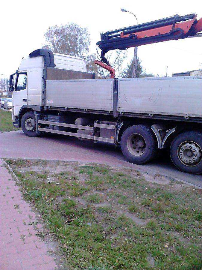 Takie długie auto zastawiło mi dziś ddr