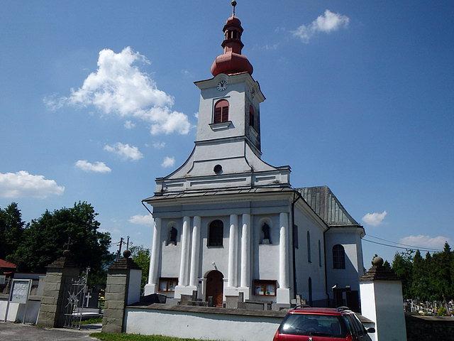 Katolicki kościół między Ropicami a Hnojnikiem