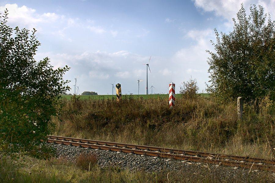 Dróżką wzdłuż torów