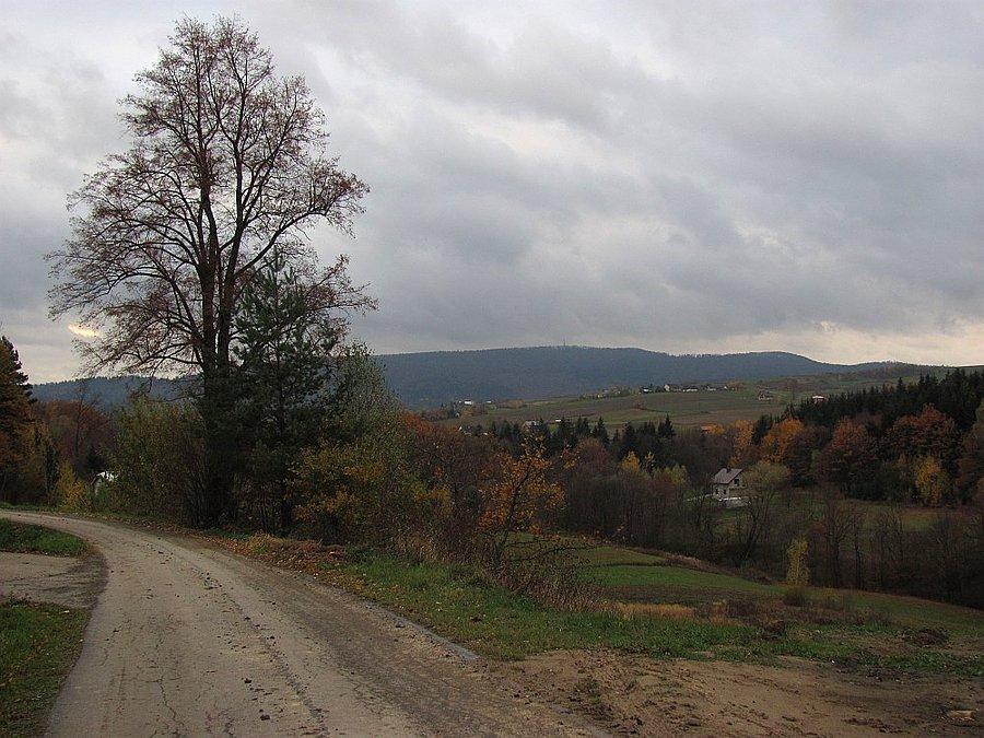 Maślana Góra na horyzoncie