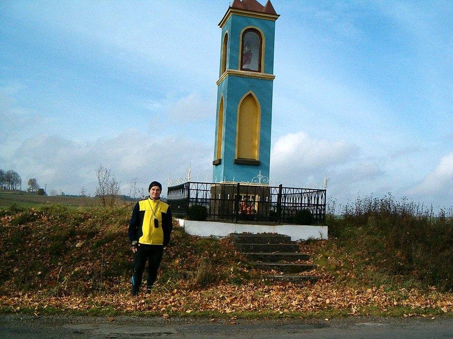 19-10-2013. Sobotnia wycieczka. Kapliczka przydrożna w Rajkowych z 1892 roku
