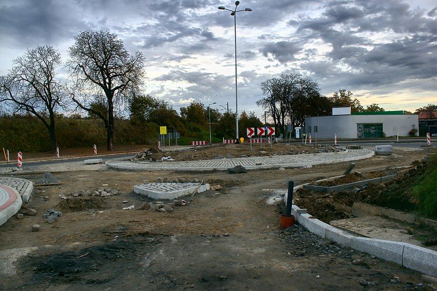 Nowo budowane rondo, już połowę zrobili :)