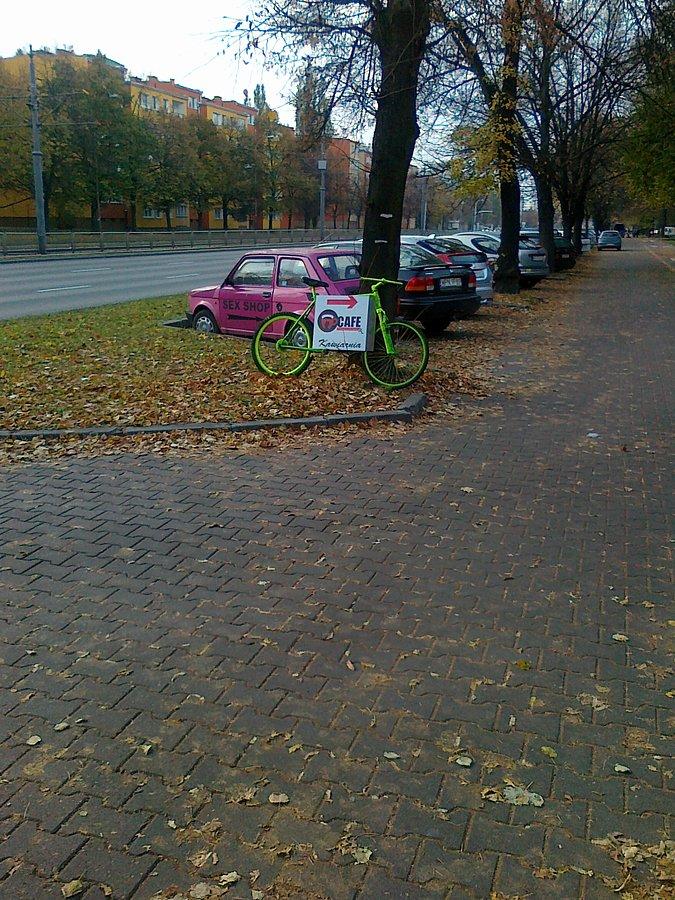 Znalazłam zielony rower reklamowy