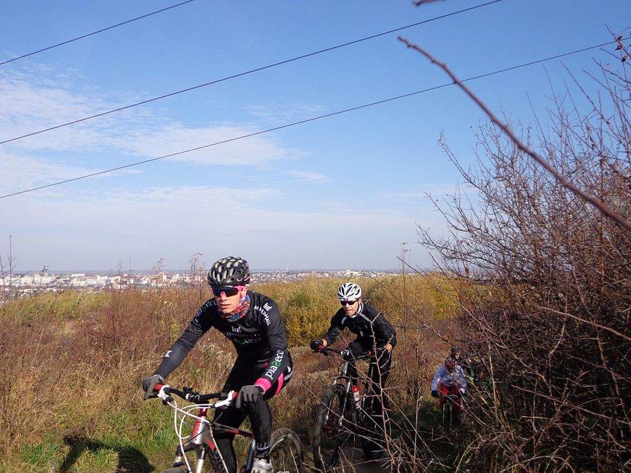 Na torze motocrosowym