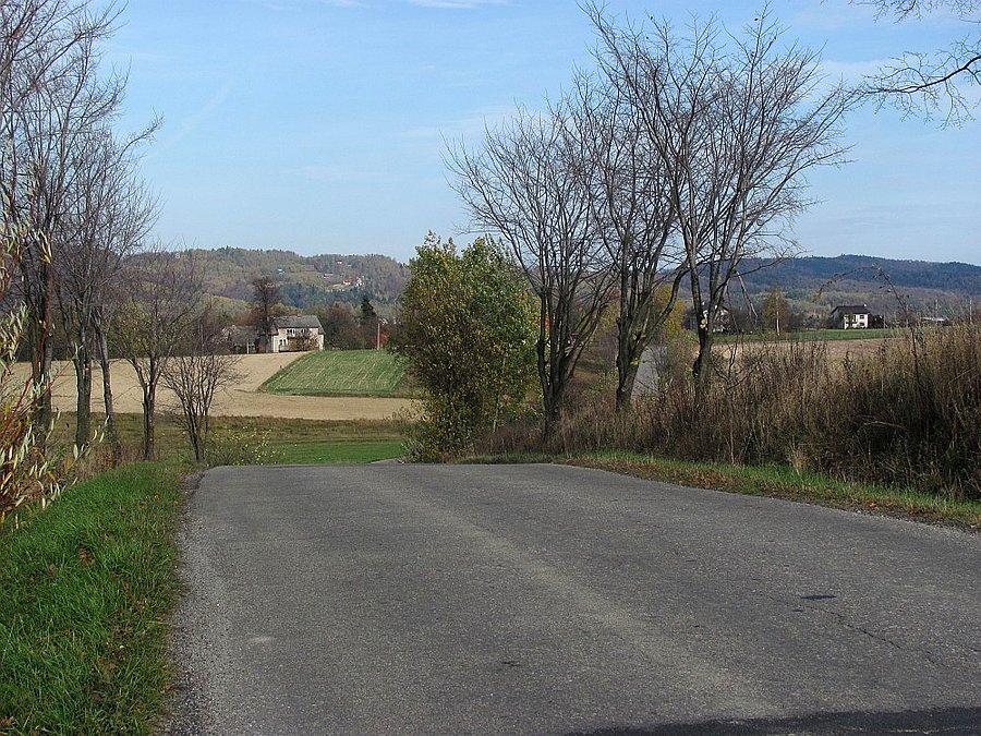 Droga dojazdowa na szczyt wzniesienia