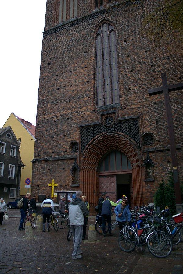 Przed katedrą w Stargardzie
