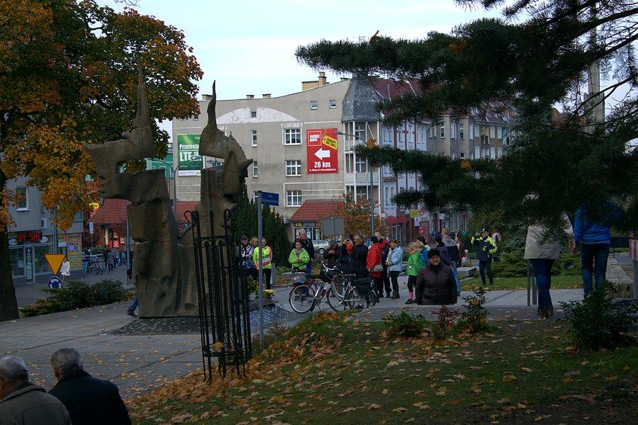 Pod pomnikiem Jana Pawła II