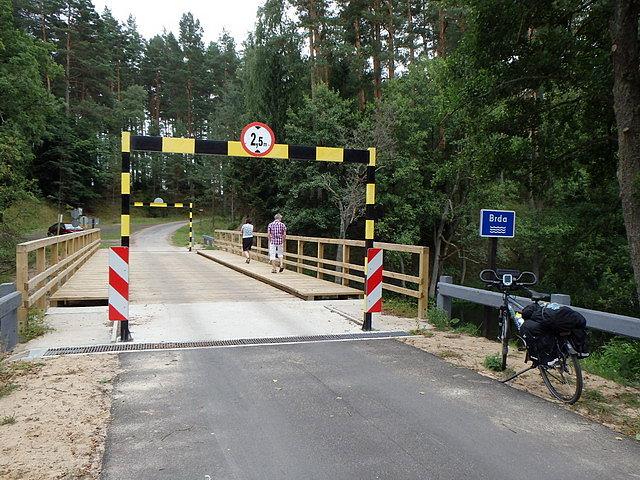 Ten most miał być przejezdny tylko dla rowerów