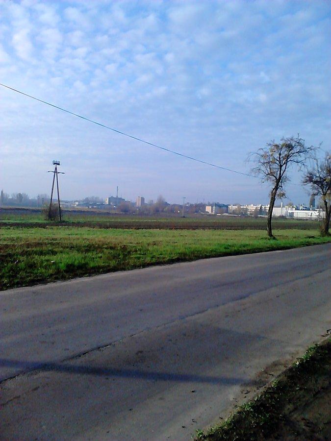 Na horyzoncie zakład produkcyjny i bloki
