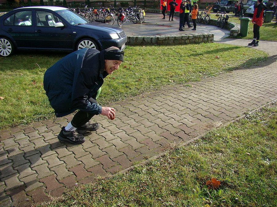Na widok aparatu niektórzy schodzą do parteru aby nie wejść w kadr