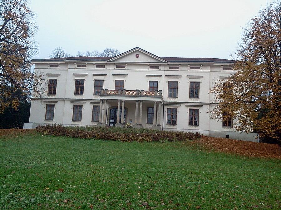 Lesna pałacyk