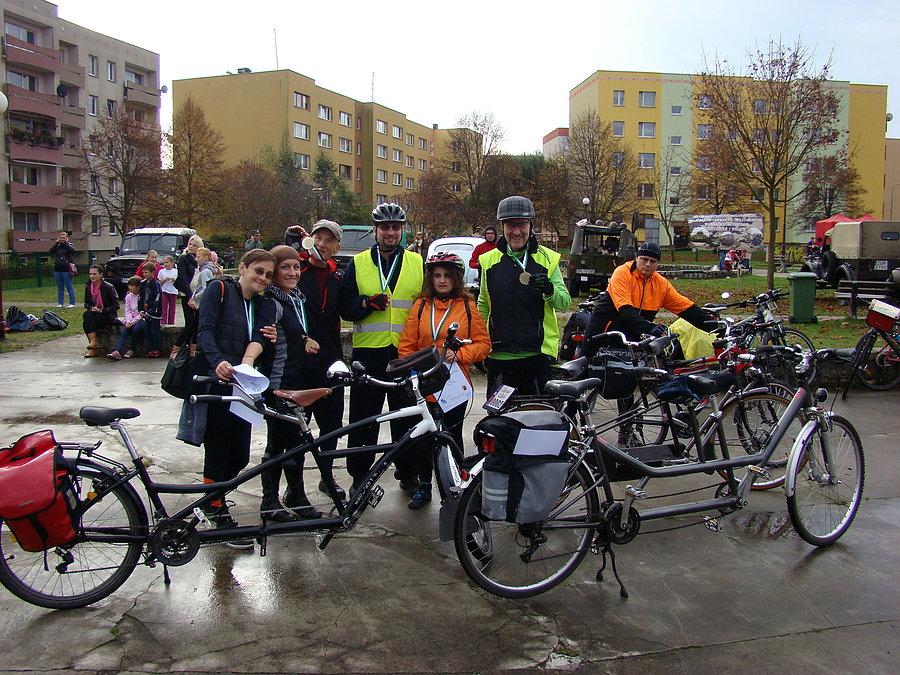 Zbiorowe zdjęcie uczestników NNT maratonu w Policach