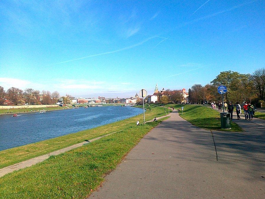 Pogoda piękna, więc nad Wisłą tłumy