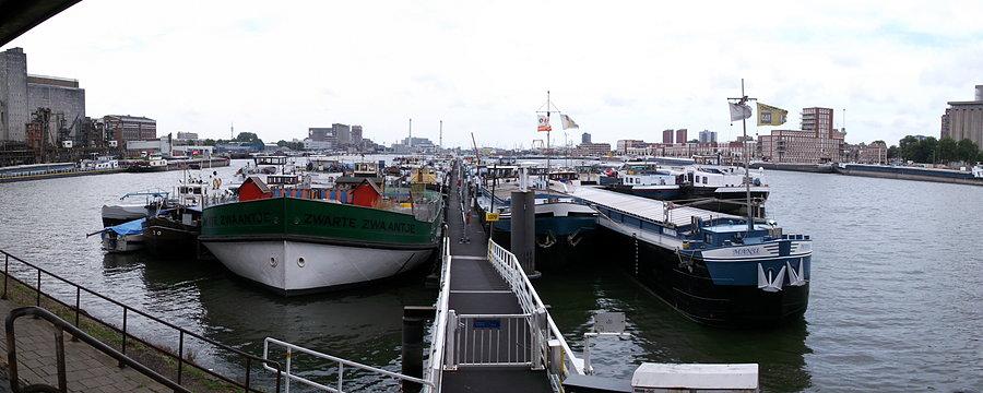 W Rotterdamie. Barki mieszkalne