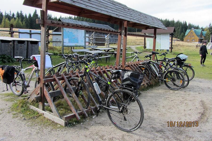 Parking rowerowy pod schroniskiem Orle