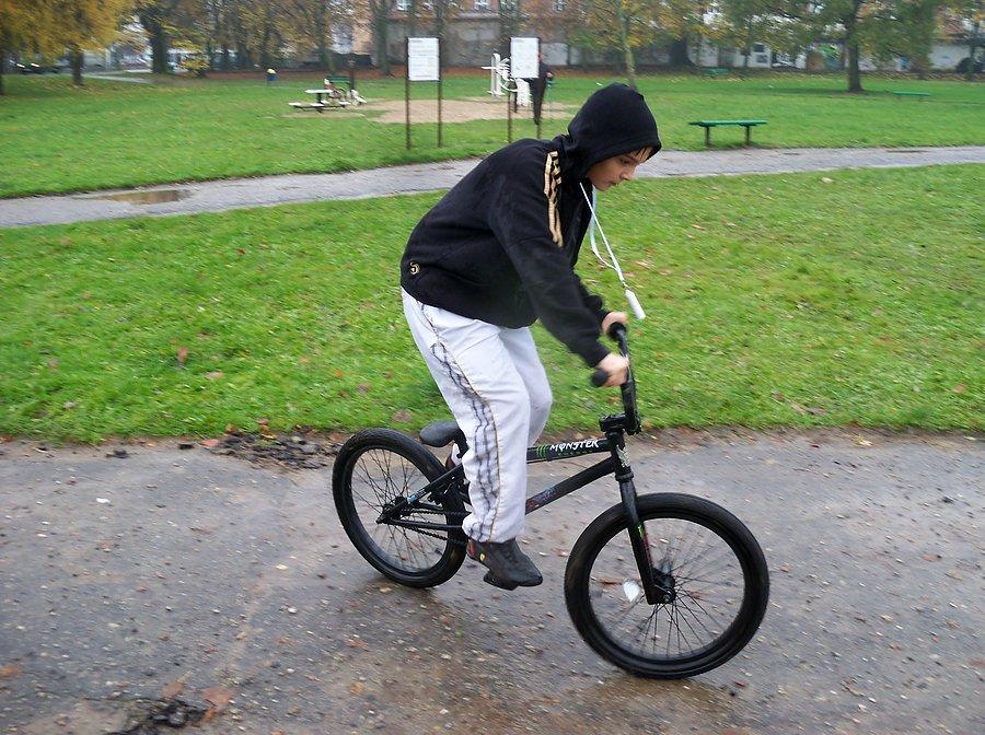 Konkurs powolnej jazdy na rowerze