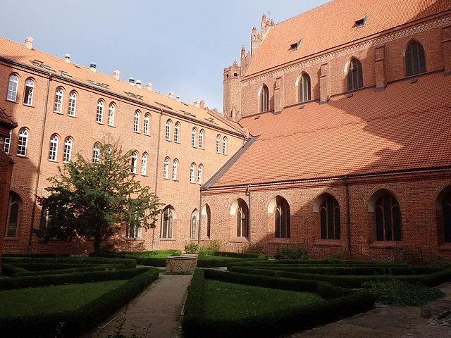Budynki zabudowań klasztornych przyległych do Katedry