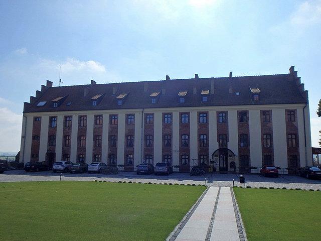 Znajdujący się w sąsiedztwie zamku, pałac królowej Marysieńki