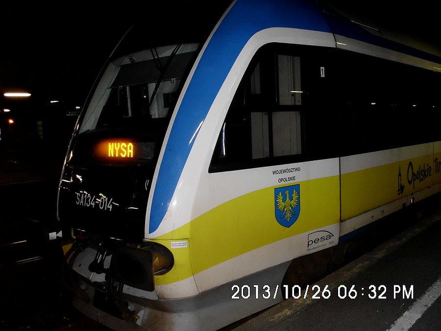 Tym szynobusem przyjechałem z Prudnika do Kędzierzyna – z boku napis (niewidoczny): Opolskie – tutaj zostaję