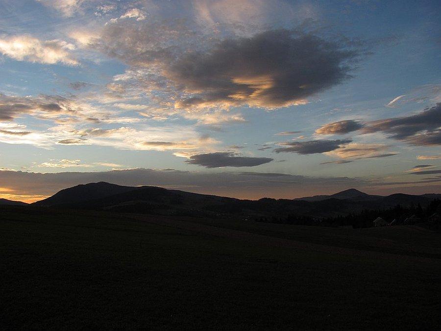 Jaworze i Rosochatka z chmurami