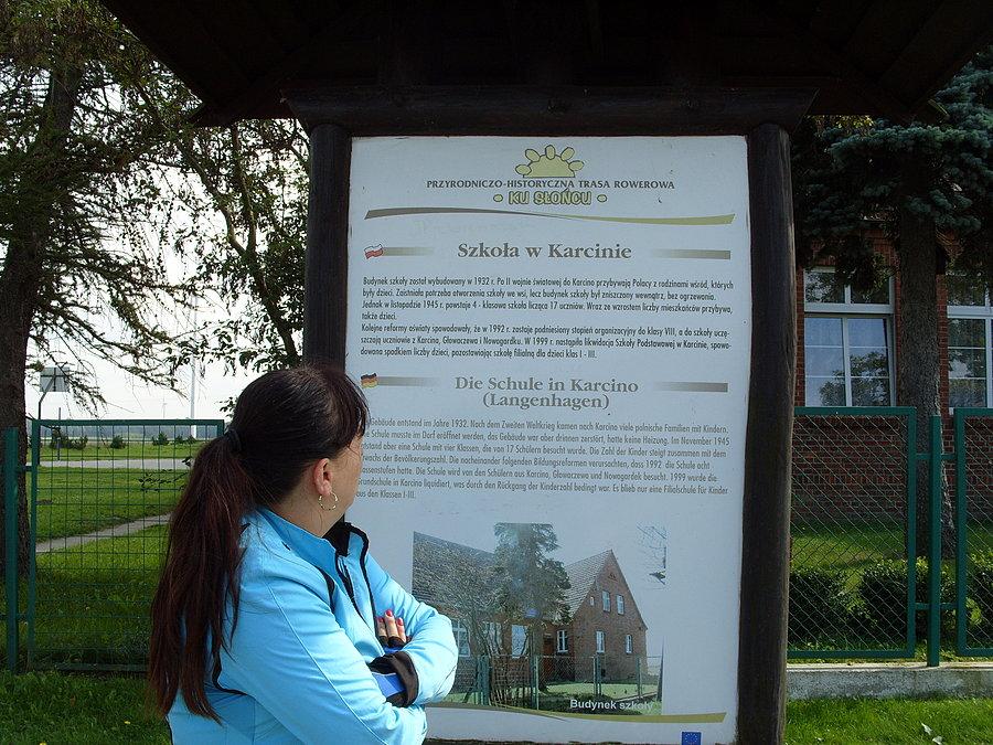 Szkoła w Karcinie a raczej mały budyneczek na 17 uczniów powstał w 1932r
