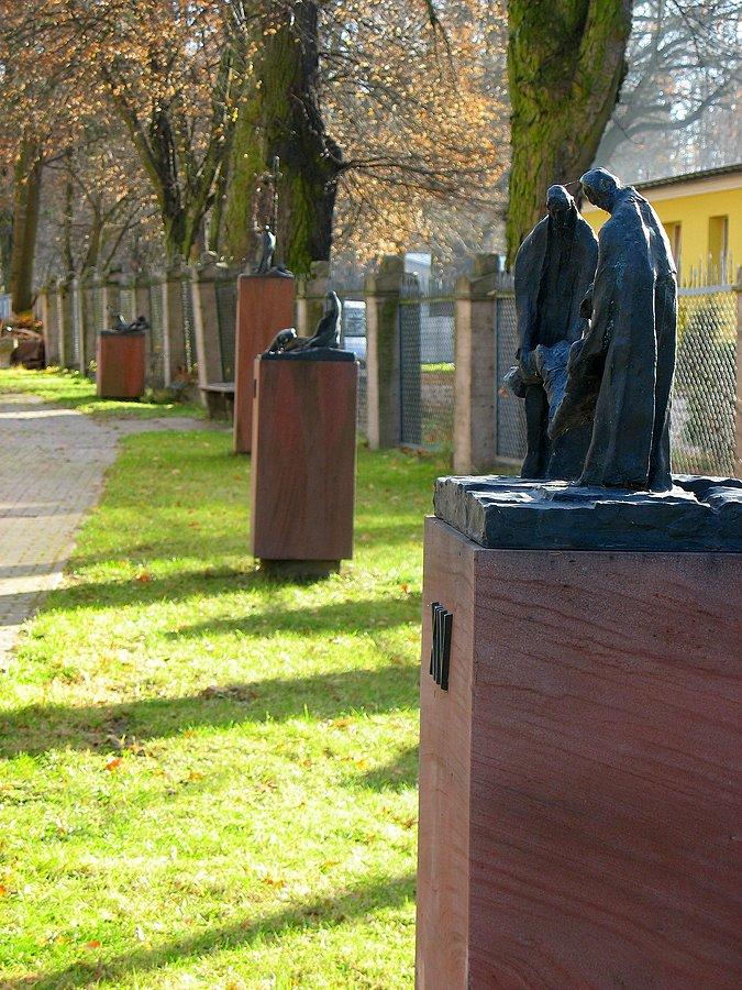 Droga krzyżowa przy kościele św. Andrzeja Boboli w Markach