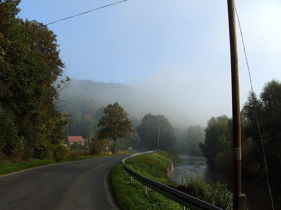 Poranek dojeżdżamy do punktu zbornego w Krosnowicach gdzie mamy się spotkać z Zibim, ale podobno zabłądził w tej mgle i mamy mały odpoczynek ;))