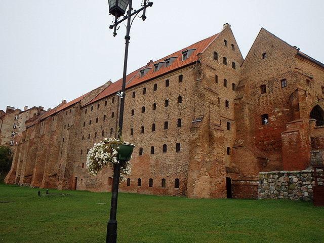 Spichrze w sąsiedztwie Bramy Wodnej