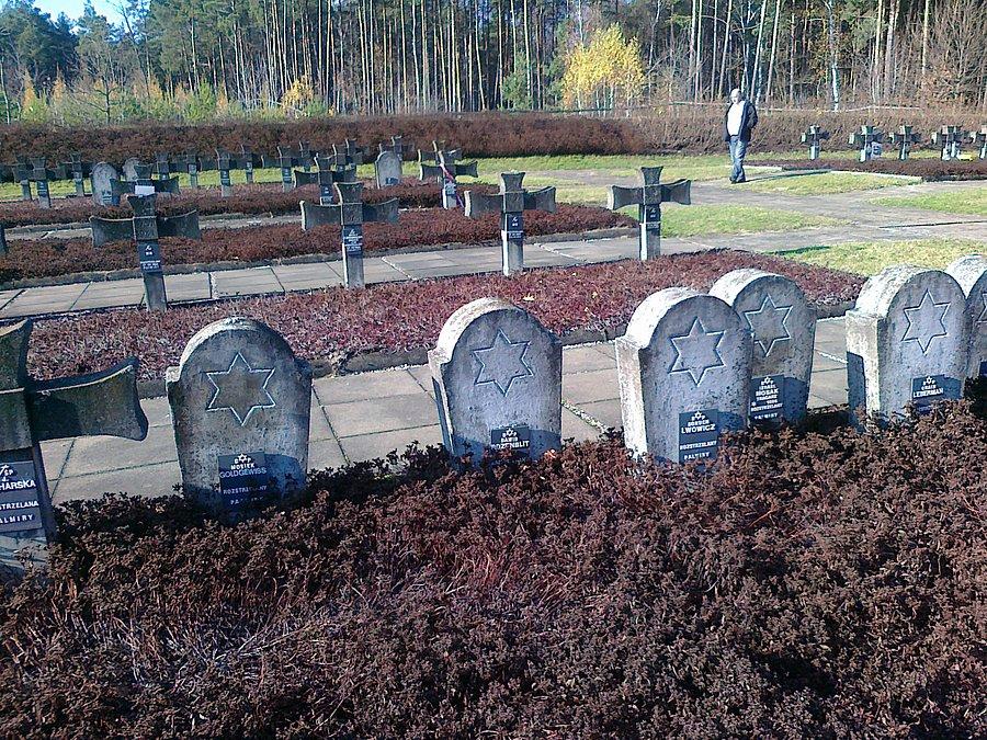 Na cmentarzu wojennym są nie tylko krzyże