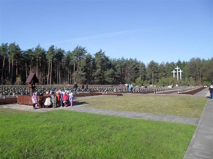 Cmentarz mauzoleum, miejsce spoczynku 2115 ofiar terroru hitlerowskiego