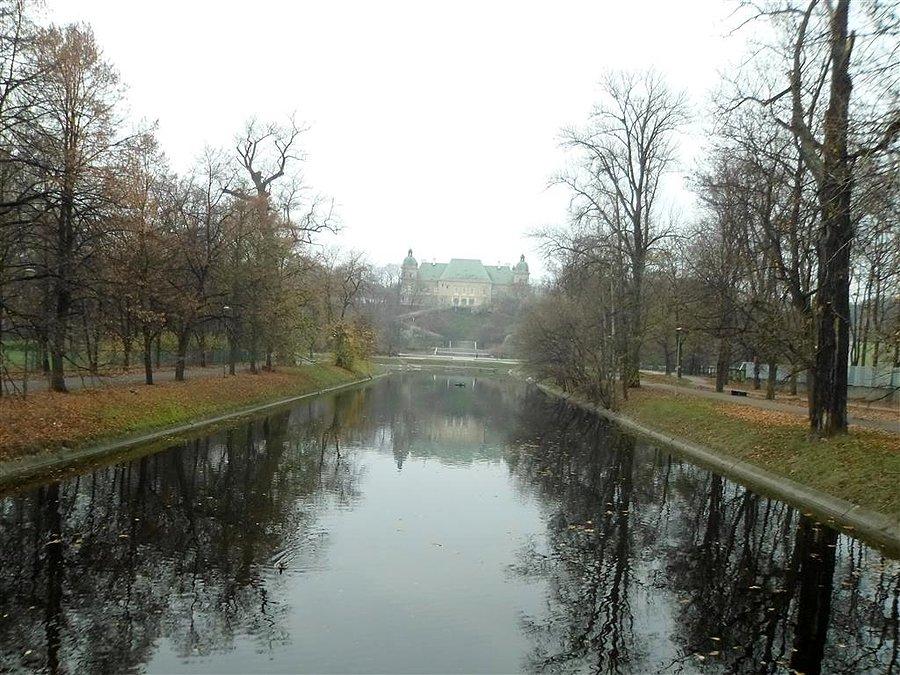 Zamek Ujazdowski widok z Łazienkowskiej