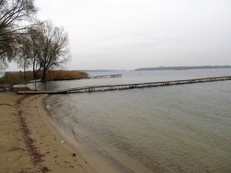 Jezioro Powidzkie - plaża w Powidzu
