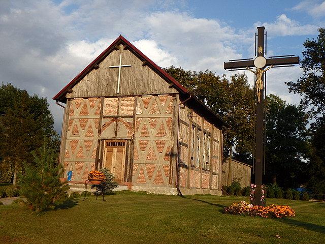 Mosiny - pochodzący z poł. XIX kościół pw. Wszystkich Świętych
