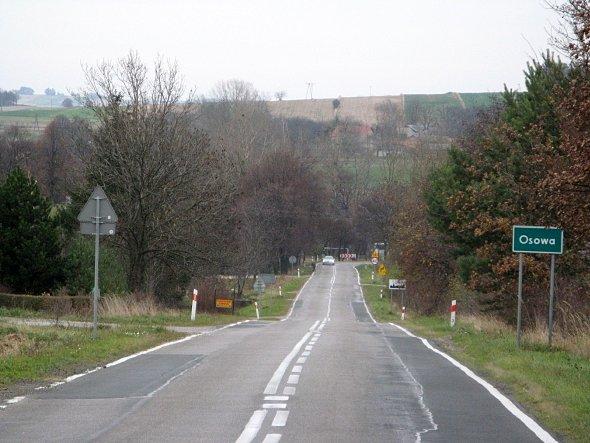Droga przez Osowę, zjazd do tej wsi