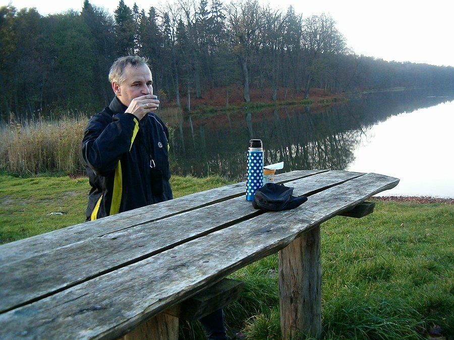 08.11.2013. Mała przerwa na kawkę nad jeziorem Zduńskim, koło Szpęgawska