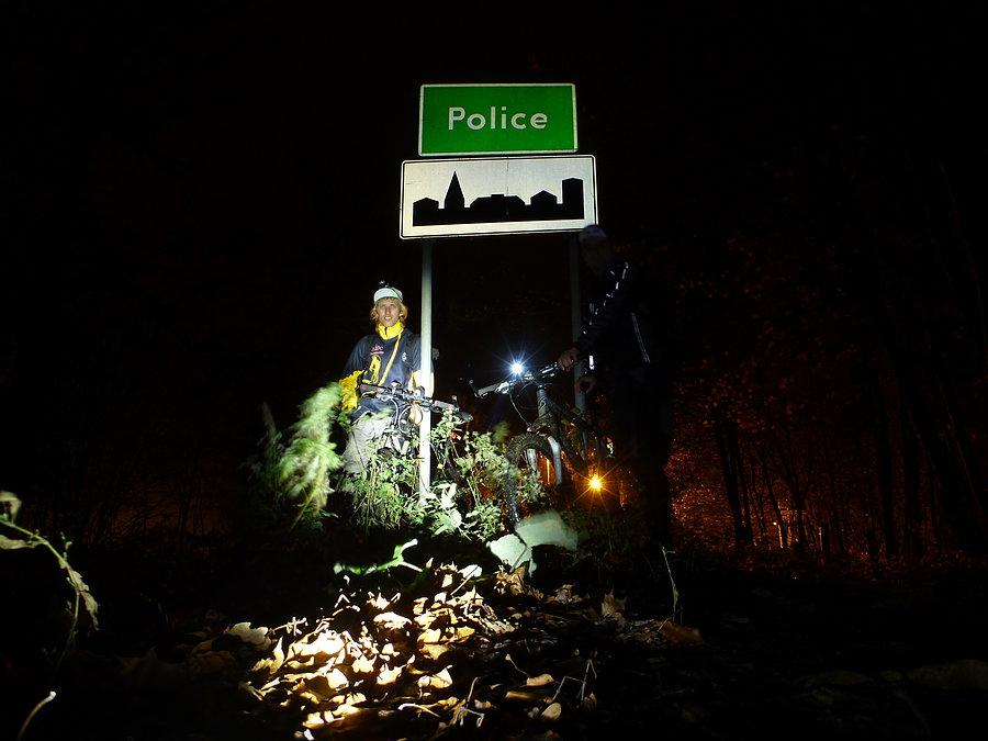 Police by night 7.11.2013 godz. 01.04 Police 53.535295,14.578026