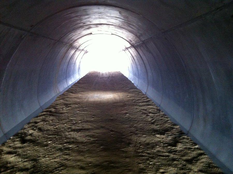 Światełko w tunelu pod autostradą