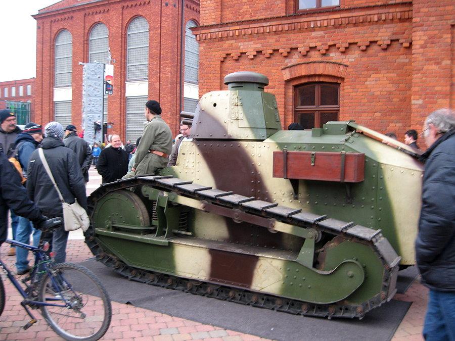 Łódź tankietka