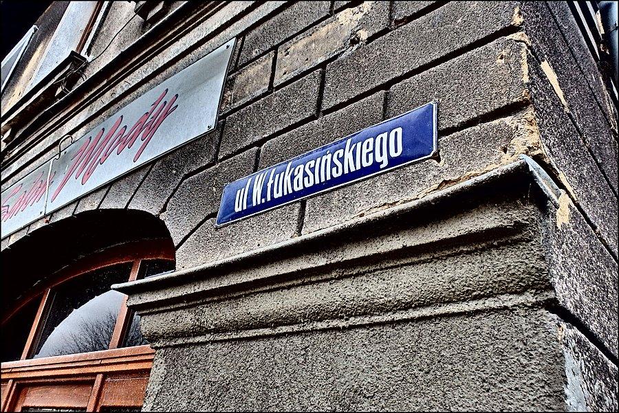Nazwa ulicy z małej litery