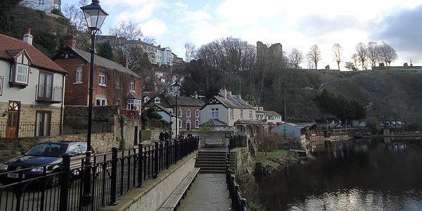 Knaresborough. Taras widokowy pod starym mostem