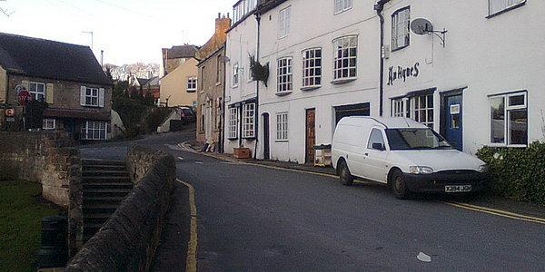 Sklep z antykami i antykwariat przy Abbey Road w Knaresborough