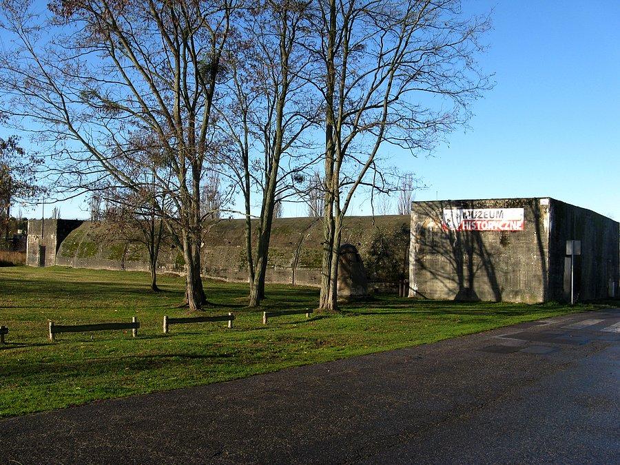 Tereny byłej fabryki benzyny syntetycznej w Policach