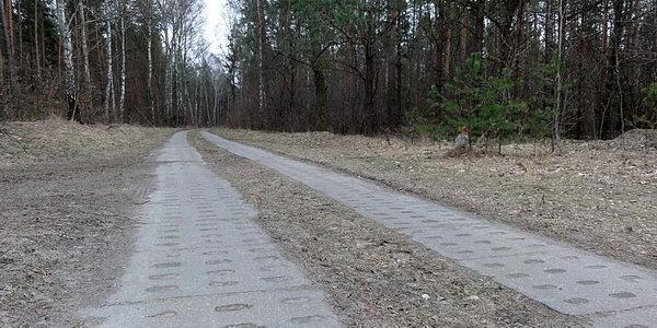 Dawna droga wojskowa z lotniska do wieży AVIA