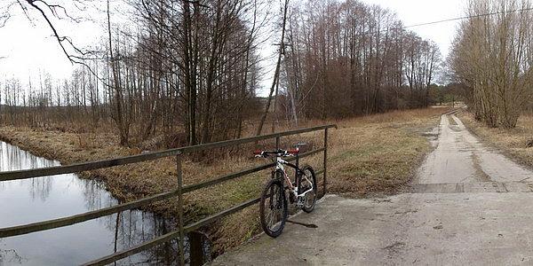 Mostek nad rzeką Rudka przy starej leśniczówce Rudka - bez zmian