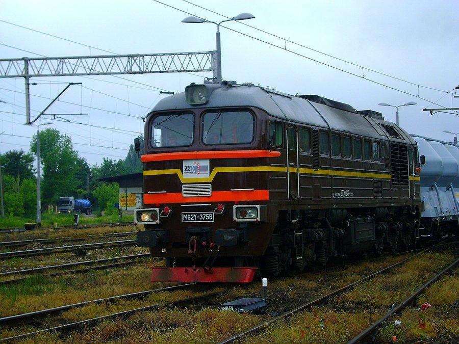 M62Y-375B ZIK-u Sandomierz na stacji Tomaszów Mazowiecki