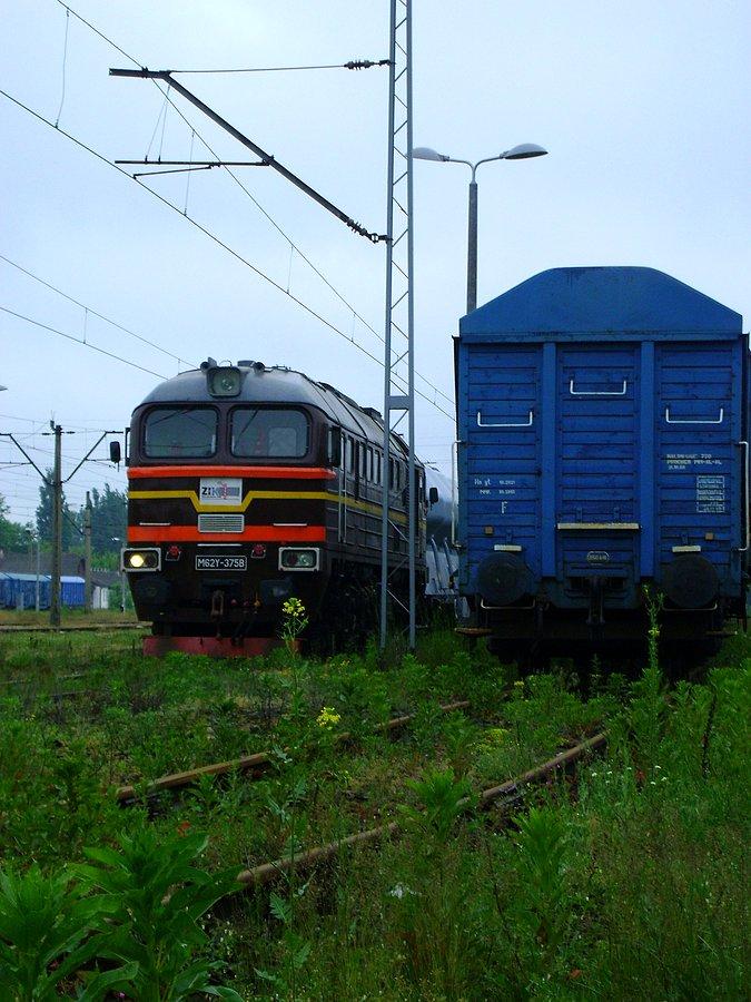 M62Y-375B ZIK-u Sandomierz na stacji Tomaszów Mazowiecki