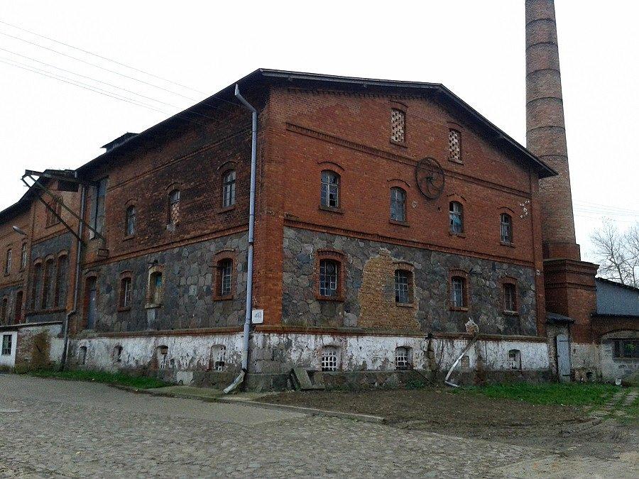 Zabytkowa gorzelnia w Przelewicach z 1912 r