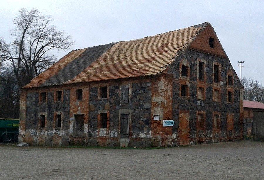 Zabytkowa mleczarnia z 1820r. w Przelewicach