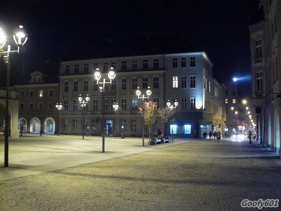 Gliwicki rynek wieczorową porą