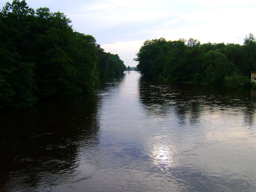 Zrzuty z Zalewu Sulejowskiego podniosły stan wody na Pilicy